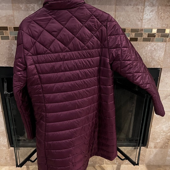 *SOLD* NWT Patagonia Women's Radalie Parka slim fit size L - Picture 3 of 8